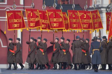 Москва. Участники марша, посвященного 77-й годовщине военного парада 1941 года, на Красной площади.