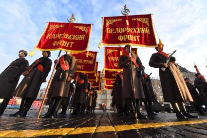 Москва. Участники марша, посвященного 77-й годовщине военного парада 1941 года, на Красной площади.