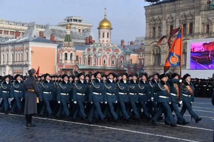 Москва. Участники марша, посвященного 77-й годовщине военного парада 1941 года, на Красной площади.