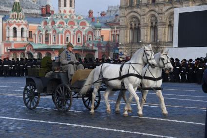 Москва. Участники марша, посвященного 77-й годовщине военного парада 1941 года, на Красной площади.