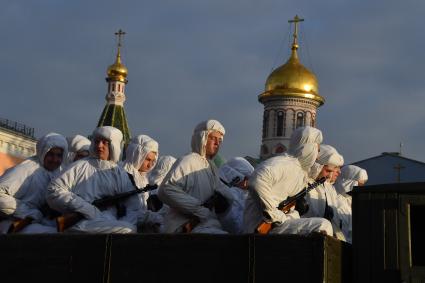 Москва. Участники марша, посвященного 77-й годовщине военного парада 1941 года, на Красной площади.