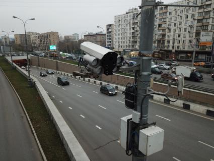 Москва.  На съезде с ТТК на пересечении улиц Нижняя Масловка и Марины Расковой камеры фото-видеофиксации  начали распознавать новый вид нарушения ПДД - выезд за стоп-линию.