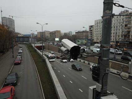 Москва.  На съезде с ТТК на пересечении улиц Нижняя Масловка и Марины Расковой камеры фото-видеофиксации  начали распознавать новый вид нарушения ПДД - выезд за стоп-линию.