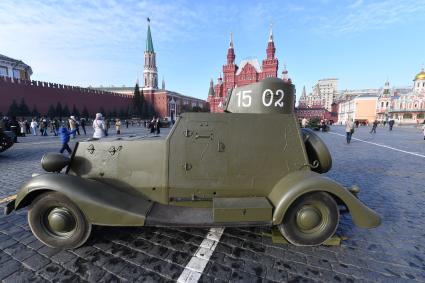 Москва. Бронеавтомобиль времен Великой Отечественной войны   на Красной площади после проведения марша, посвященного 77-й годовщине военного парада 1941 года,.