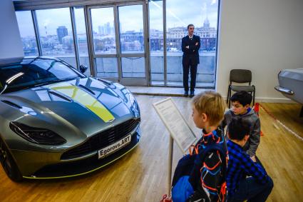 Москва.  Спортивное купе Aston Martin DB11 на выставке `Редкие автомобили` в ЦДХ.