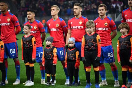 Москва. Игроки ПФК ЦСКА перед началом матча группового этапа Лиги чемпионов УЕФА между фк ЦСКА и фк `Рома`.