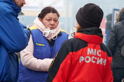 Санкт-Петербург.  Во время тушения пожара в торговом центре `Лента` на Набережной Обводного канала.