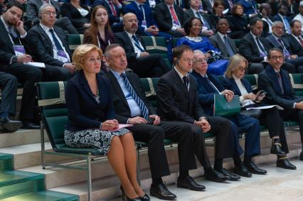 Санкт-Петербург. Вице-премьер правительства РФ Ольга Голодец, временно исполняющий обязанности губернатора Санкт-Петербурга Александр Беглов, министр культуры РФ Владимир Мединский (слева направо) во время открытия VII Международного культурного форума.