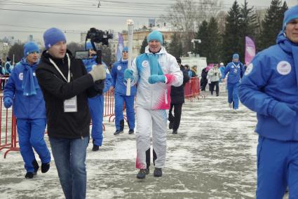 Екатеринбург. Биатлонист Сергей Чепиков во время эстафеты огня XXIX Всемирной зимней универсиады 2019