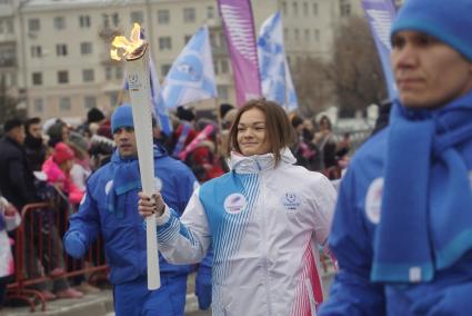 Екатеринбург. Сноубордистка Анастасия Логинова во время эстафеты огня XXIX Всемирной зимней универсиады 2019