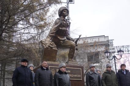 Екатеринбург. Открытие памятника военным контрразведчикам работы художника Константина Грюнберга у здания окружного дома офицеров