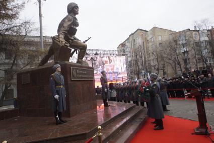 Екатеринбург. Открытие памятника военным контрразведчикам работы художника Константина Грюнберга у здания окружного дома офицеров