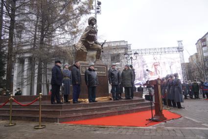 Екатеринбург. Открытие памятника военным контрразведчикам работы художника Константина Грюнберга у здания окружного дома офицеров