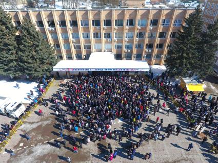 Московская область, Волоколамск.  Участники пикета `За закрытие свалки `Ядрово` на городской площади.