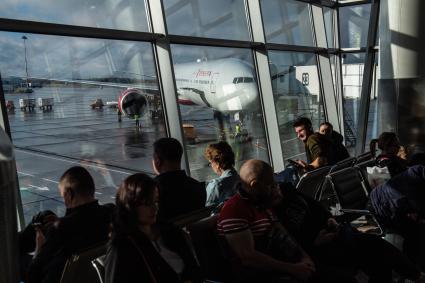 Москва. Пассажирский самолет Boeing 777 авиакомпании `Россия` в аэропорту Шереметьево.