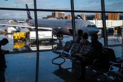 Москва. Пассажирский самолет Airbus A330 авиакомпании `Аэрофлот` в аэропорту Шереметьево.