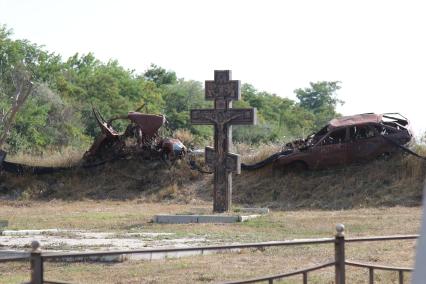 Южная Осетия, Цхинвал. Памятный крест о событиях августа 2008 года.