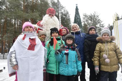 Великий Устюг. Дед Мороз в своей вотчине с детьми.