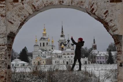 Великий Устюг.  Вид на Соборное Дворище, Успенский собор.