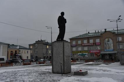 Великий Устюг. Памятник Владимиру Ленину на одной из улиц города.