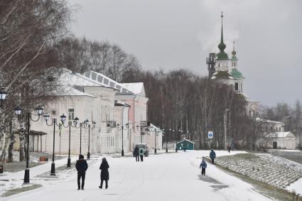 Великий Устюг.На улице города.