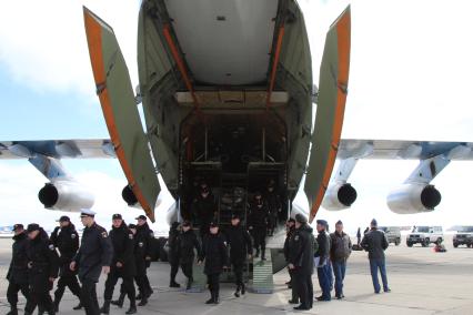 Архангельск. Призывники перед отправкой на службу.