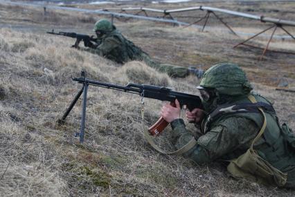 Архангельская область, архипелаг Новая Земля.  Военнослужащие во время учений.