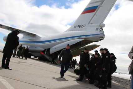 Архангельск. Призывники перед отправкой на службу.