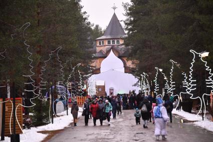 Вологодская область, Великий Устюг.  Празднование дня рождения Деда Мороза в его резиденции.