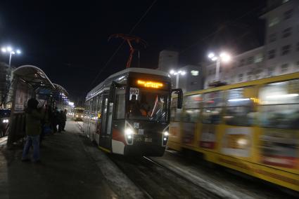 Екатеринбург. Вид из кабины нового трамвая  производства \'УралТрансМаш\' во время технической обкатки в городе