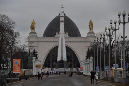 Москва. Павильон `Космос` на ВДНХ.