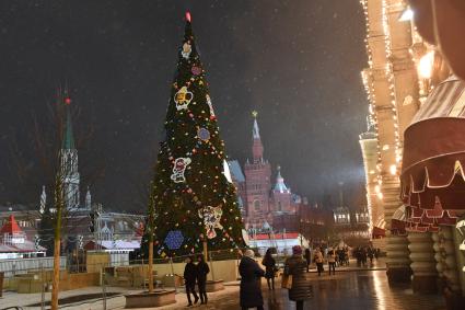 Москва.  Новогодняя елка на Красной площади.