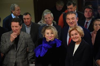 Москва. Президент Олимпийского комитета России Александр Жуков, тренер по фигурному катанию Татьяна Тарасова, Президент Федерации хоккея России Владислав Третьяк, заместитель Председателя Правительства РФ Ольга Голодец (слева направо) на открытии выставки, посвященной 100-летию легендарного хоккейного тренера Анатолия Тарасова в Государственной думе.