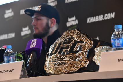 Москва.    Российский боец смешанного стиля, чемпион UFC в легком весе Хабиб Нурмагомедов во время пресс-конференции.