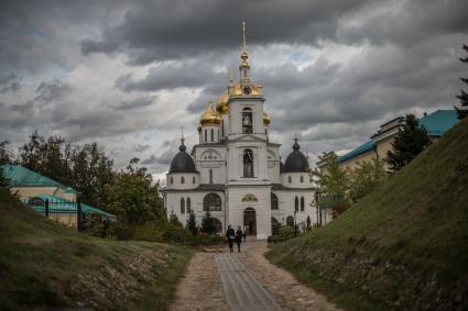 Московская область, Дмитров.  Успенский собор на территории Дмитровского кремля.