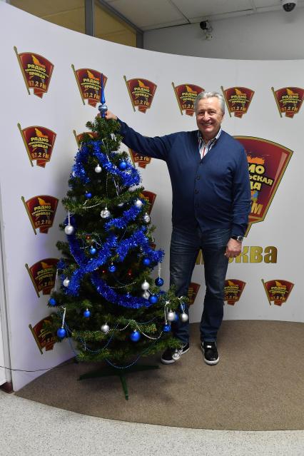 Москва. Ветеран Хоккейного клуба `Спартак` Александр Якушев на радио `Комсомольская правда`.
