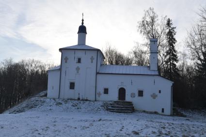 Псковская область, Изборск. Никольская церковь на Труворовом городище.