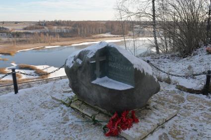Псковская область, Изборск. Могила художника Петра Оссовского.
