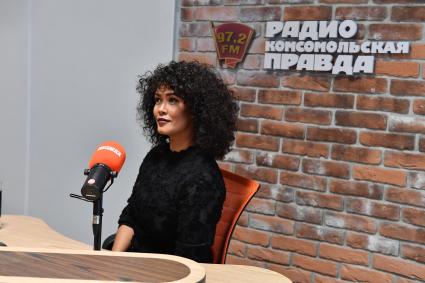 Москва. Певица Белинда Дейвис на радио `Комсомольская правда`.