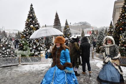 Москва.  Новогоднее оформление на Манежной площади.