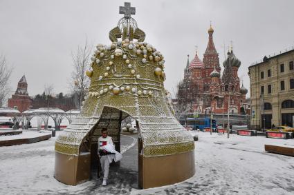 Москва. Новогоднее оформление на Васильевском спуске.