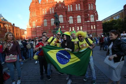 Диск299. Чемпионат мира по футболу 2018 FIFA. На снимке: футбольные болельщики из Бразилии