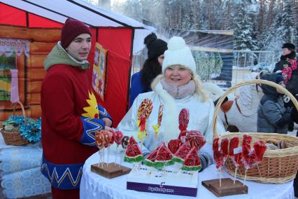 Московская область.  Церемония  рубки главной новогодней ели страны.