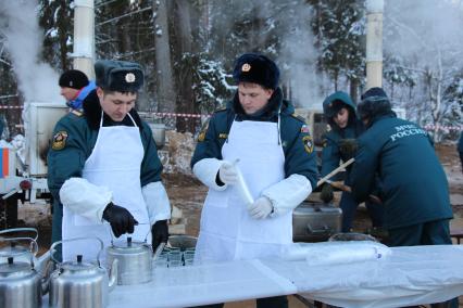 Московская область.  Церемония  рубки главной новогодней ели страны.