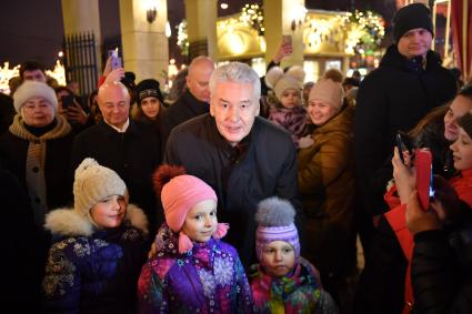 Москва.  Мэр Москвы Сергей Собянин на открытии фестиваля `Путешествие в Рождество` на площади Славы  в Кузьминках.