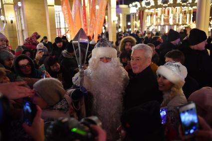 Москва.  Мэр Москвы Сергей Собянин на открытии фестиваля `Путешествие в Рождество` на площади Славы  в Кузьминках.