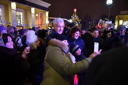 Москва.  Мэр Москвы Сергей Собянин на открытии фестиваля `Путешествие в Рождество` на площади Славы  в Кузьминках.