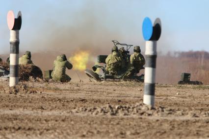 Благовещенск.  Двуствольная зенитная установка ЗУ-23-2 во время учений в Дальневосточном высшем общевойсковом командном училище имени  Маршала Советского Союза К. К. Рокоссовского (ДВОКУ).