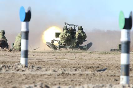 Благовещенск.  Двуствольная зенитная установка ЗУ-23-2 во время учений в Дальневосточном высшем общевойсковом командном училище имени  Маршала Советского Союза К. К. Рокоссовского (ДВОКУ).