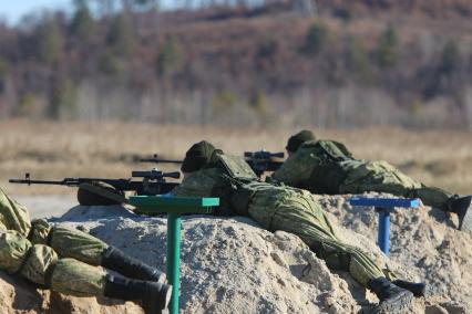 Благовещенск.  Курсанты во время учений в Дальневосточном высшем общевойсковом командном училище имени  Маршала Советского Союза К. К. Рокоссовского (ДВОКУ).